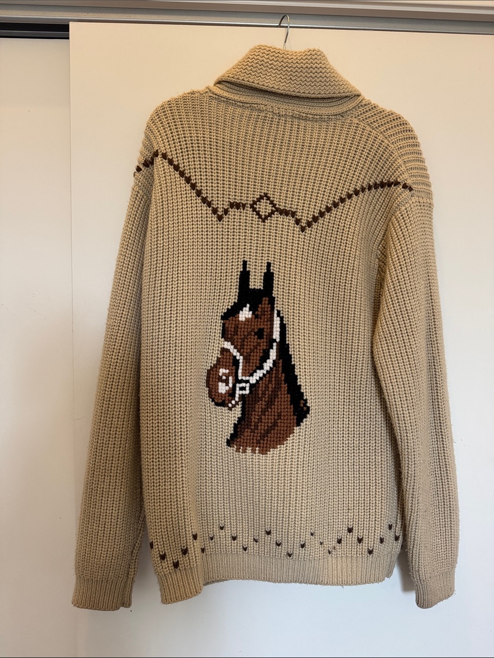 Miller Outerwear Vintage Equestrian Bay Horse cowichan sweater M Milton Menaso